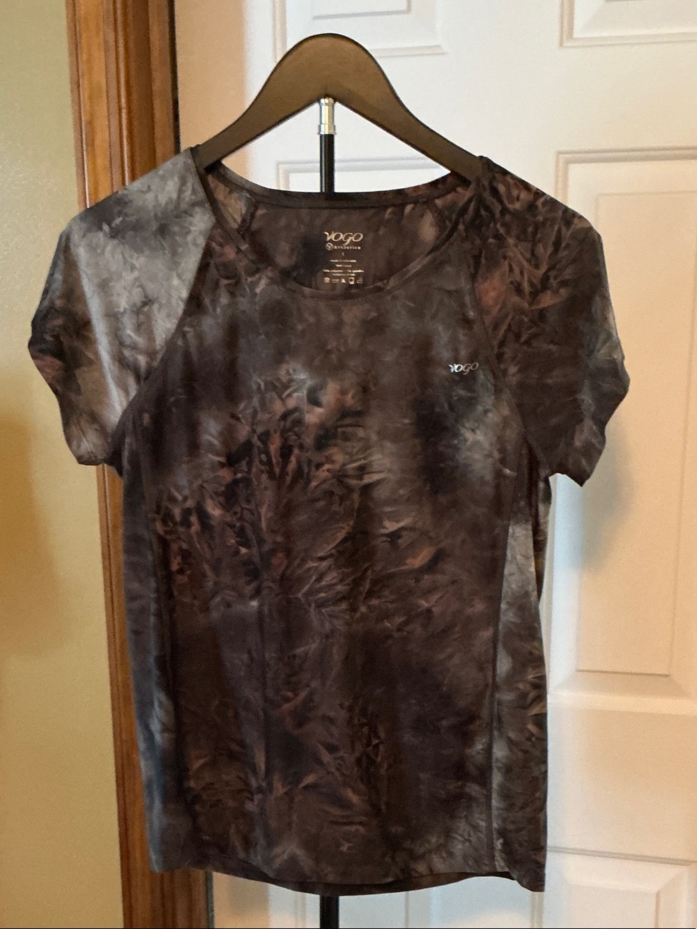VOGO Athletica Women's Short Sleeve Tie-Dye Active Tee in Brown and Gray